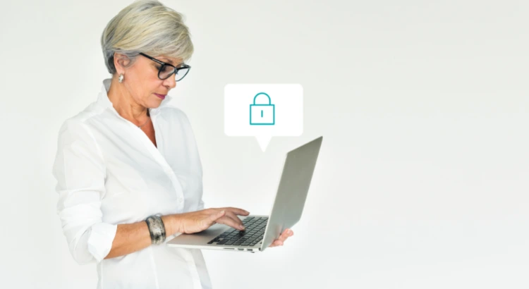 Mulher idosa usando um laptop e um símbolo de cadeado
rawpixel.com | fim dos cookies de terceiros